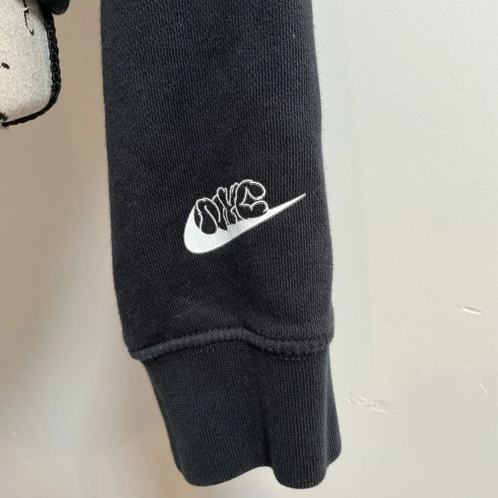 Nike Sportswear Black Cropped Crewneck Sweatshirt XS‎ Hearts Logo